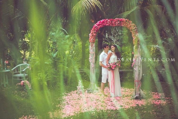 свадьба в тропическом лесу, свадебная церемония на бали, свадьба на бали, организация свадьбы на бали
