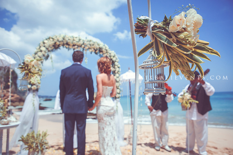 свадьба на бали, свадебная церемония на пляже, организация свадьбы на бали